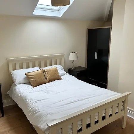 Center-3 Min Walk To Town Square Apartman *